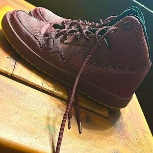 I am selling these shoes because they just simply don’t fit me